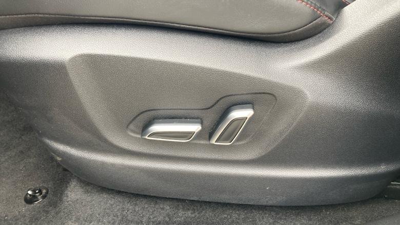 MG HS 1.5 T-GDI Trophy 5dr DCT Petrol Hatchback